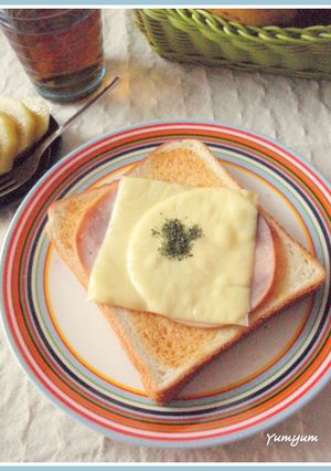 A picture of Garlic Butter Soy Sauce Ham & Cheese Toast.