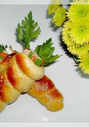 Hình của món Cornet à la cream - Bánh mì ốc nhân mặn và nhân kem sầu riêng.