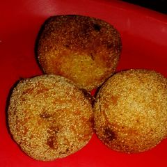 A picture of Stuffed potato chop.