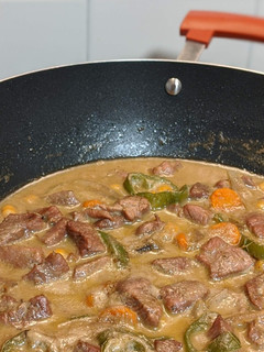 Una foto de Pavo con garbanzos y verduras al garam masala