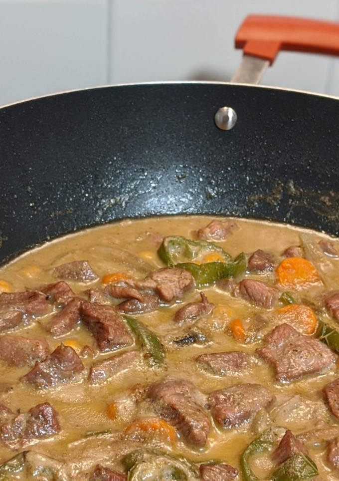 Una foto de Pavo con garbanzos y verduras al garam masala