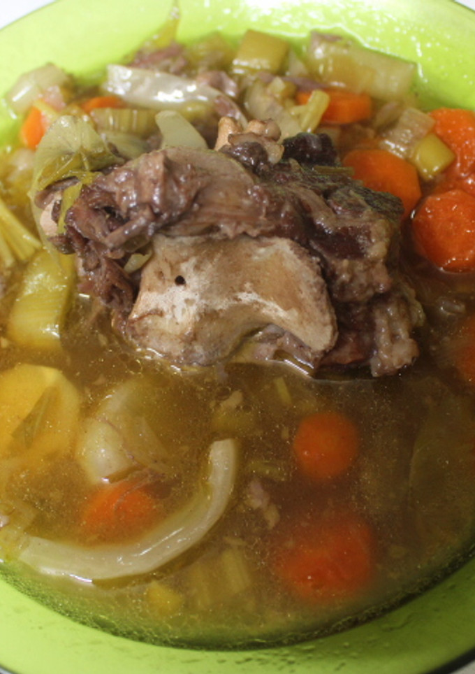 Una foto de Rabo de toro con preparado de verduras
