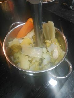 Una foto de Caldo o Fumet de verduras