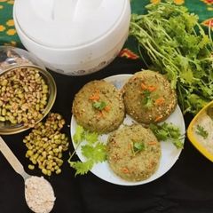 A picture of Fiber Rich Oats and Green Beans Idli.