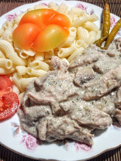 Tejszínes-gombás csirkemell csíkok recept fotója