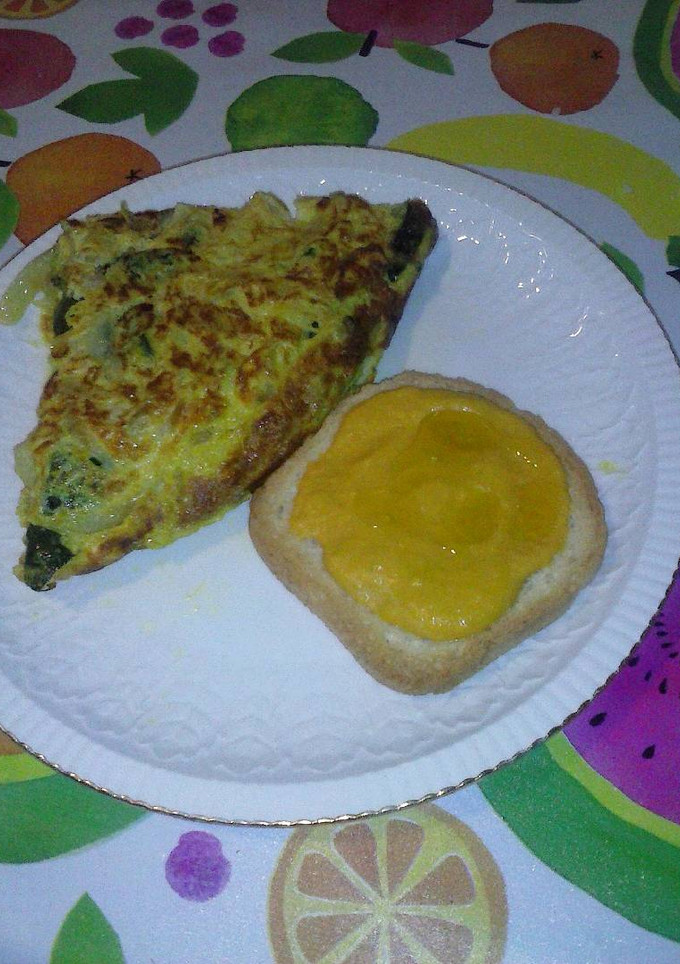 Una foto de Tortilla de calabacin, cebolla y curcuma