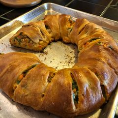 A picture of Veggie croissant ring.