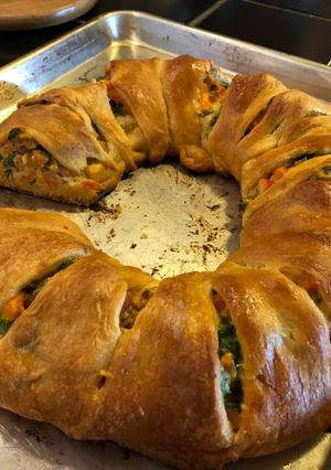 A picture of Veggie croissant ring.