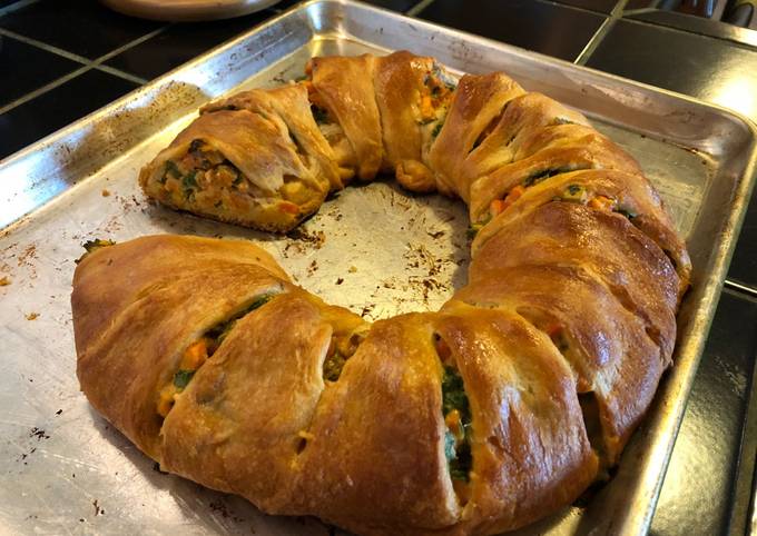 Veggie croissant ring