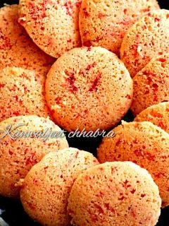 सूजी  की चुंकदर इडली (Suji Ki chukandar idli recipe in Hindi) रेसिपी मुख्य फोटो
