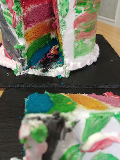 Una foto de Tarta arcoíris - Rainbow cake