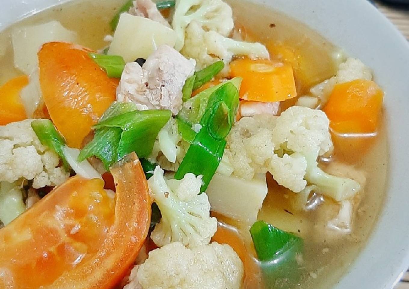 67. Sup ayam dengan sayuran