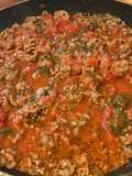 Bœuf à l'oseille, tomates, échalotes, ail et thym