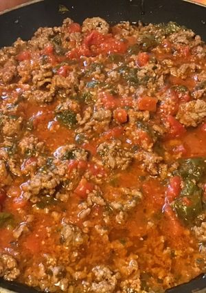 Une photo de Bœuf à l'oseille, tomates, échalotes, ail et thym