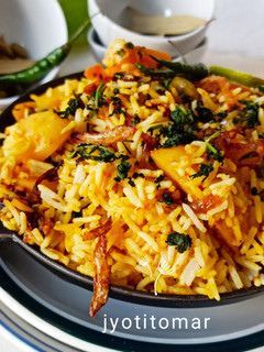 वेज दम बिरयानी (veg dum biryani recipe in Hindi) रेसिपी मुख्य फोटो
