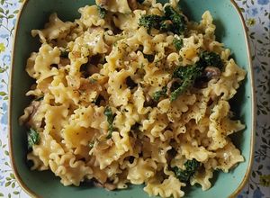 Foto principal de Pasta cremosa con kale y champiñones