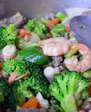 Verduras con camarón y carne
