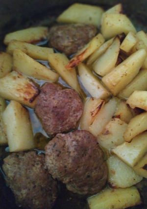 Φωτογραφία της συνταγής Μπιφτέκια στο φούρνο με πατάτες