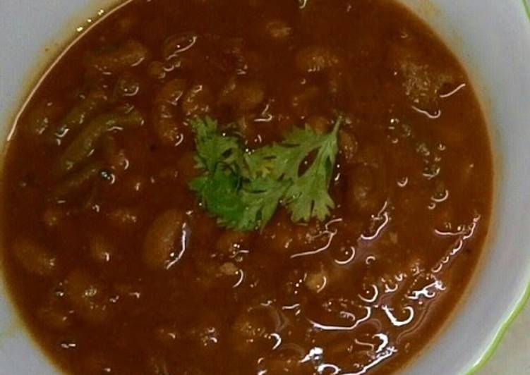 Recipe of Favorite Rajma Chawal (kidney beans curry)