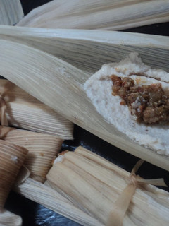 Una foto de Tamales navideños envueltos de lo que hay, estilo campirano