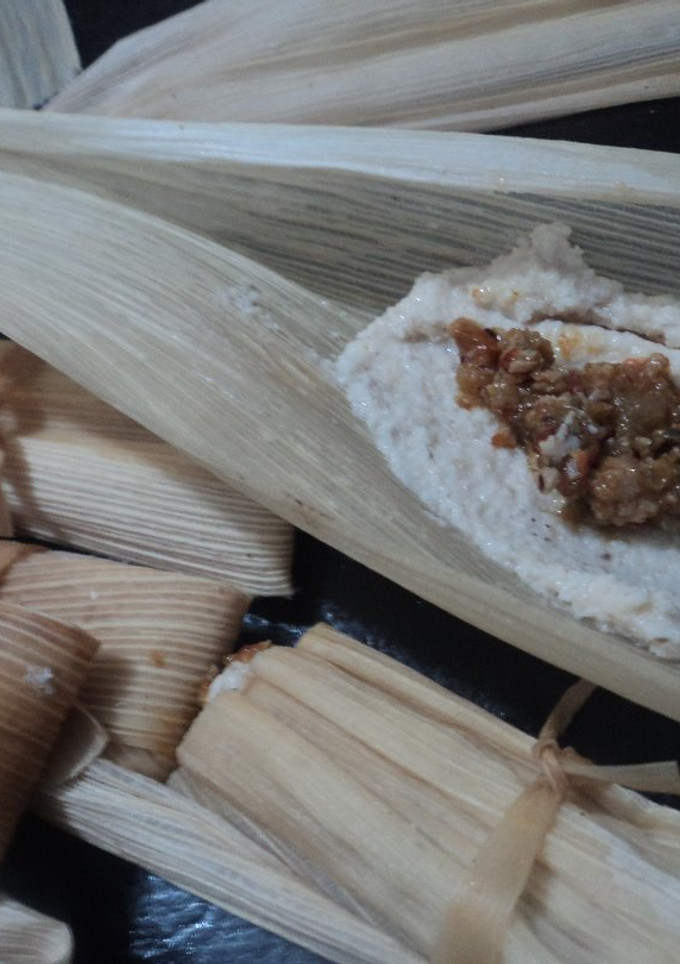 Una foto de Tamales navideños envueltos de lo que hay, estilo campirano