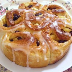 A picture of Sautéed Apple and Raisin Pull Apart Bread.