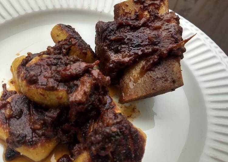 Nhoque banana-da-terra acompanhando de costela - Tudogosreceitas