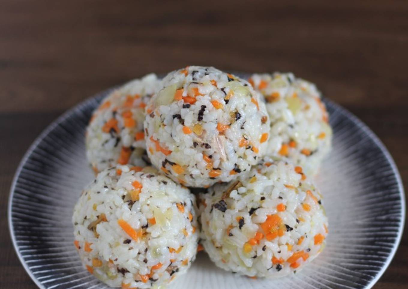 Tuna Mayo Rice Ball | Chamchi-mayo Jumeokbab (참치마요 주막밥)