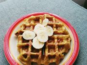 Una foto de waffles avena platano