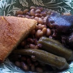 A picture of Purple hull peas.