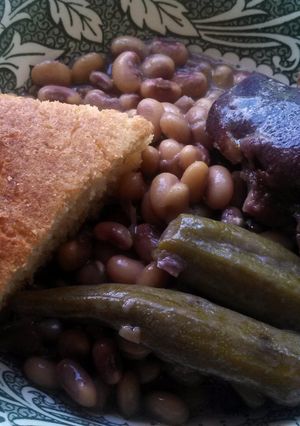A picture of Purple hull peas.