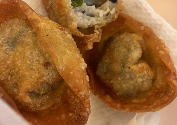 Pangsit goreng ayam jamur