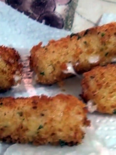 A picture of Mozarella Sticks.
