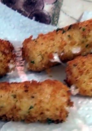 A picture of Mozarella Sticks.