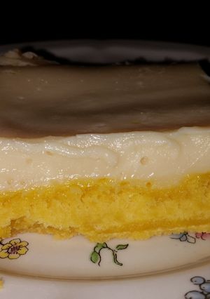 A picture of Supreme Lemon Bars.