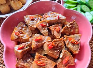 Hình của món Mít non kho nước dừa (món chay).