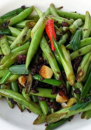 A picture of Green Bean With Chinese Smoked Sausage.