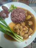 ข้าวแดงหน้าไก่