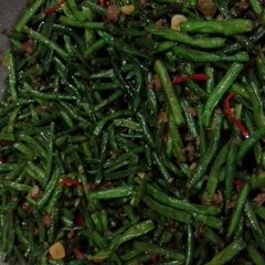 A picture of longbeans szechuan style.