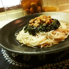 A picture of Mulukhiya & Natto Somen to Beat the Summer Heat.