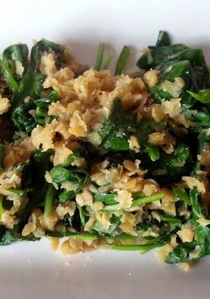 A picture of spinach and red lentils.