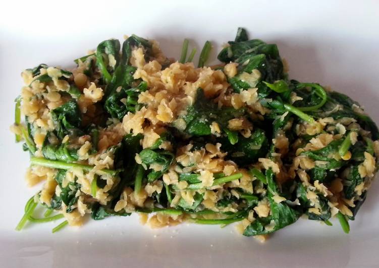 spinach and red lentils