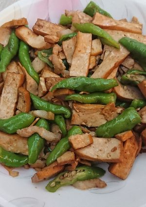 豆乾五花肉絲炒糯米椒 的食譜成品照片