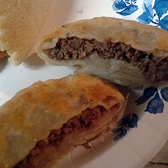 A picture of Chinese meat pie.