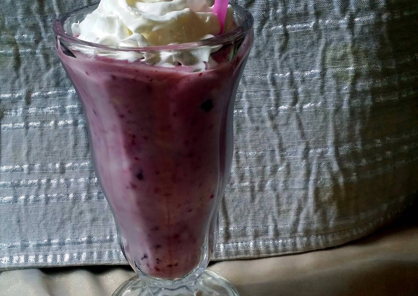 Very Berry Yorgurt & Granola Smoithie