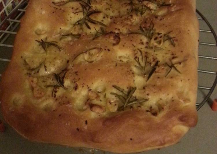 How to Prepare Super Quick Homemade Garlic &amp; Rosemary Foccacia