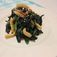 A picture of Spinach and Chikuwa with Oyster Sauce and Mayonnaise.