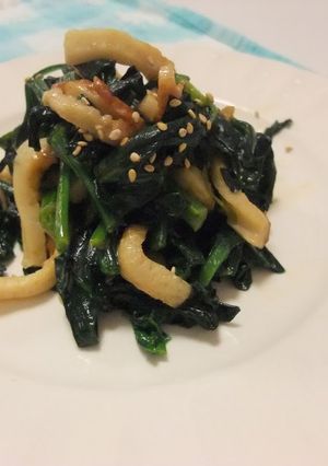 A picture of Spinach and Chikuwa with Oyster Sauce and Mayonnaise.