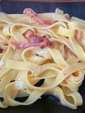Pasta Alfredo con bacon y ajo