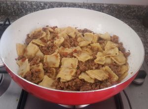 Una foto de Ravioles en salsa de carne
